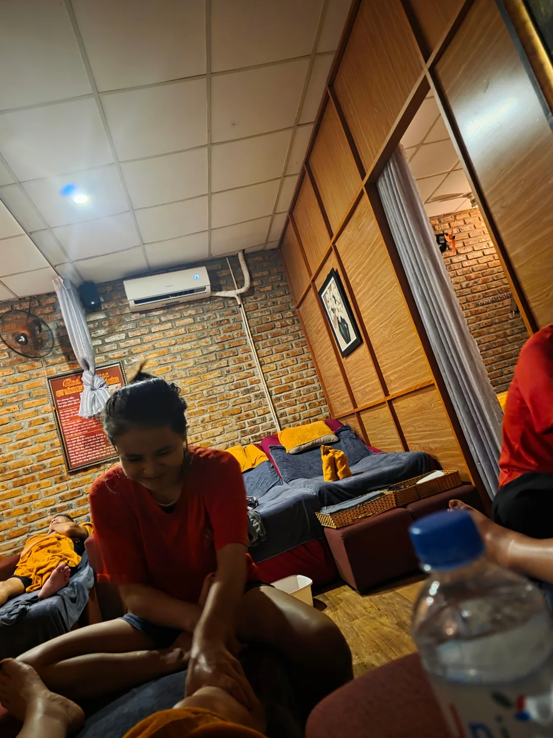 ✈️ Khu Mikevich, massage chân local mở đến tận sáng sớm – Red Spa