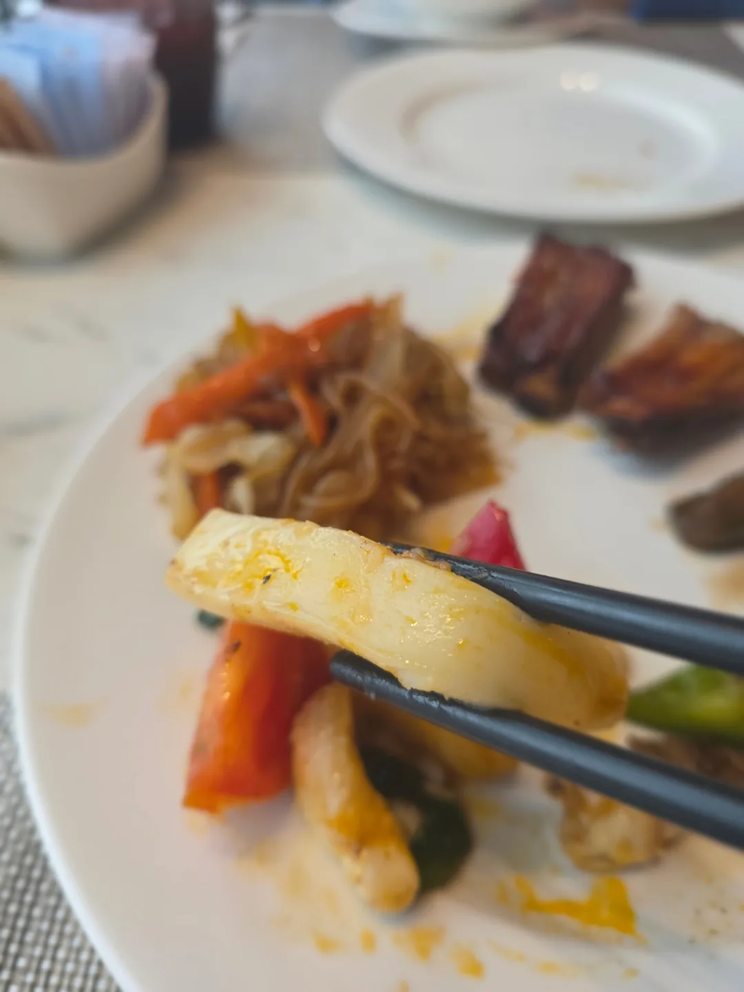 ✈️ Nhà hàng ăn sáng tại khách sạn Radisson nơi chúng tôi đã ăn sườn nướng galbi ngon tuyệt