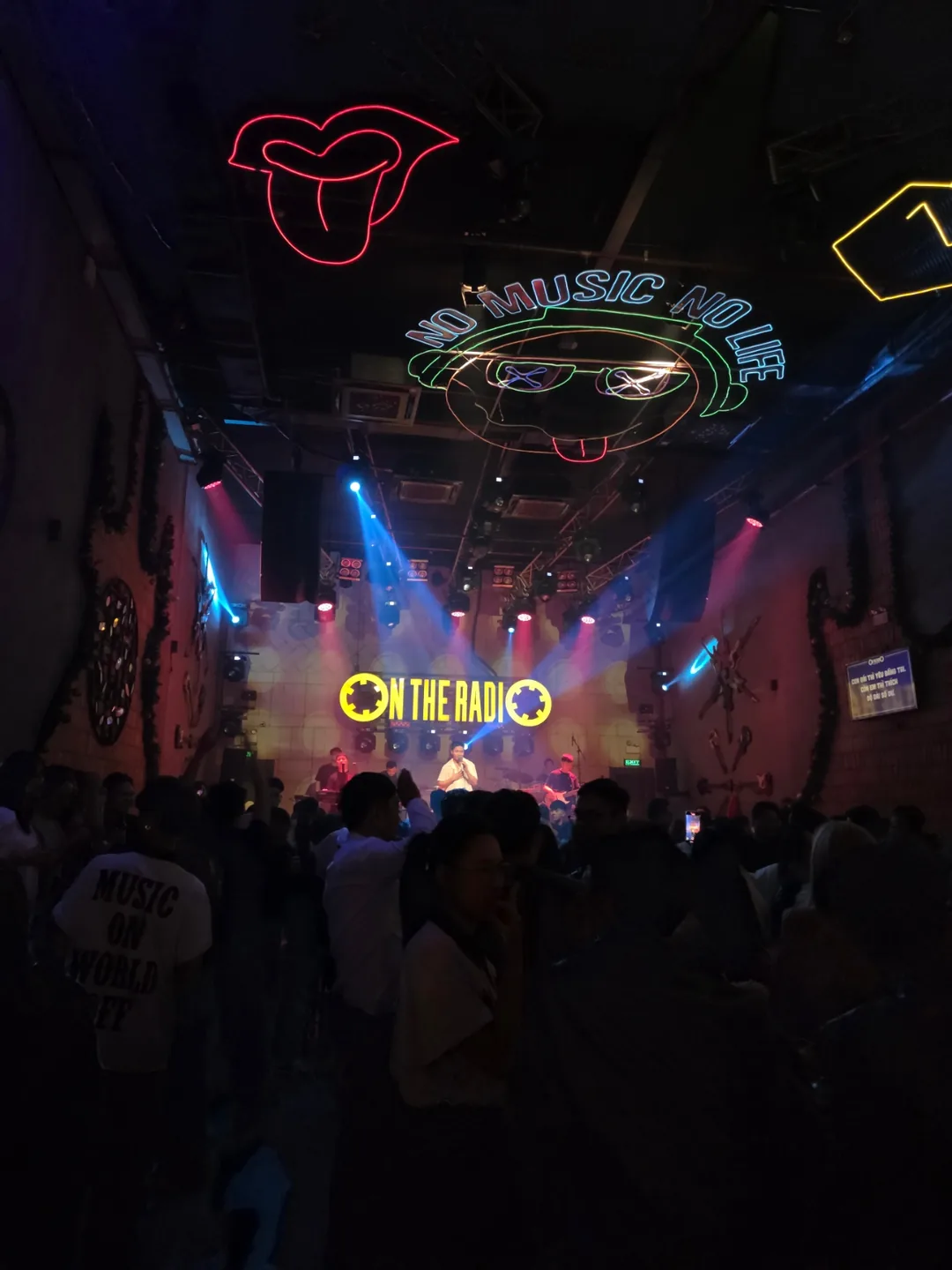 ✈️Kung-jjak-kkung-jjak~ Quán bar On The Radio (On The Radio)🥰