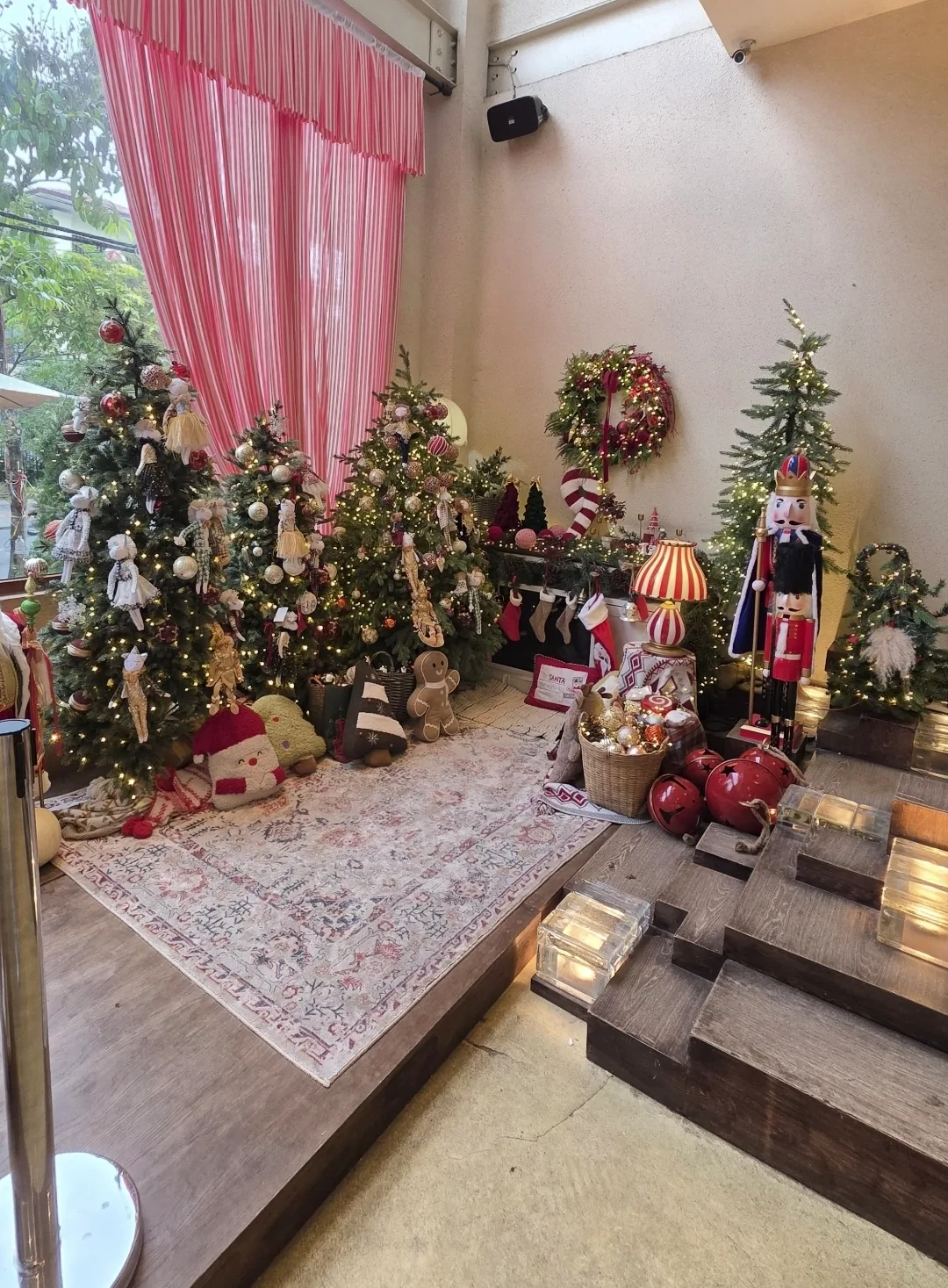 ✈️Chuyến du lịch mà mình đã ngắm rất nhiều cây thông Noel