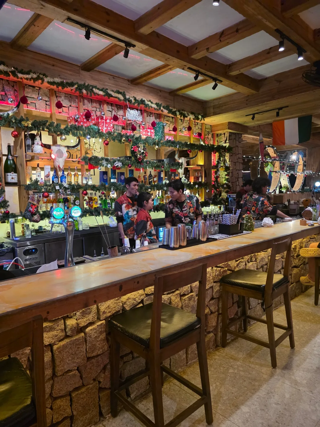 ✈️Muốn xem show lửa ở Mikebich thì cứ đến thẳng Lounge Beach nhé. (Lounge Beach Bar - Restaurant)