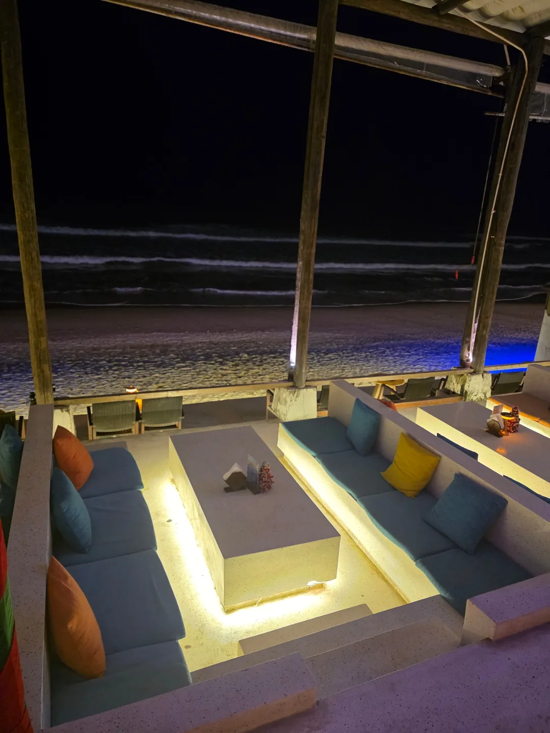 ✈️Muốn xem show lửa ở Mikebich thì cứ đến thẳng Lounge Beach nhé. (Lounge Beach Bar - Restaurant)