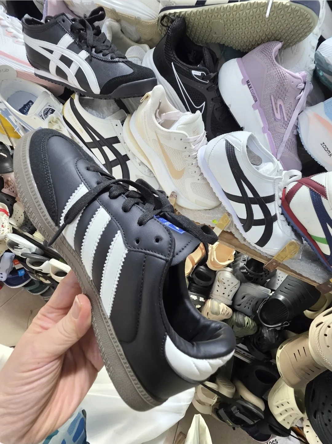 ✈️ Review giày sneaker mua ở chợ Han sau khi mang