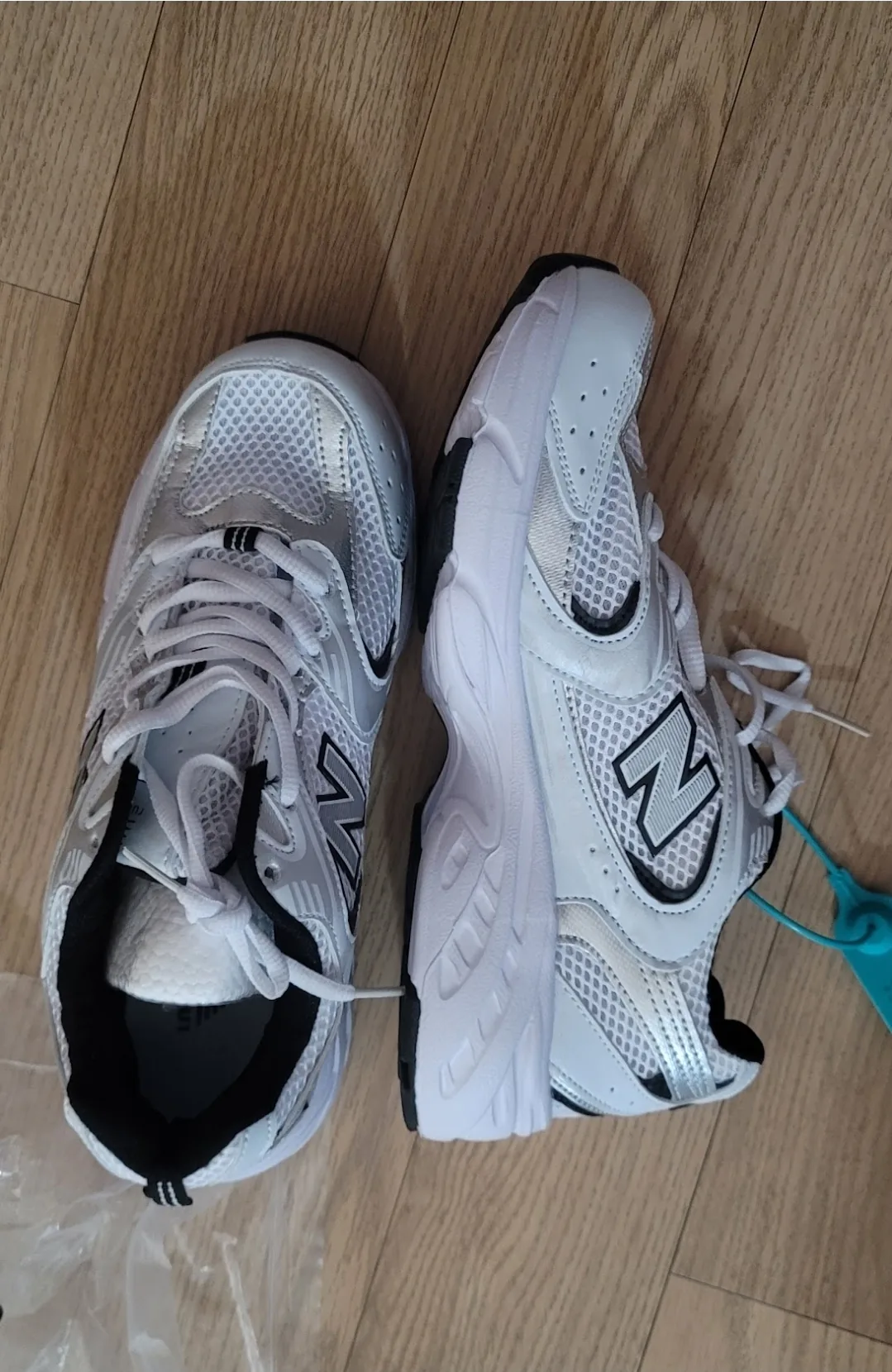 ✈️ Review giày sneaker mua ở chợ Han sau khi mang
