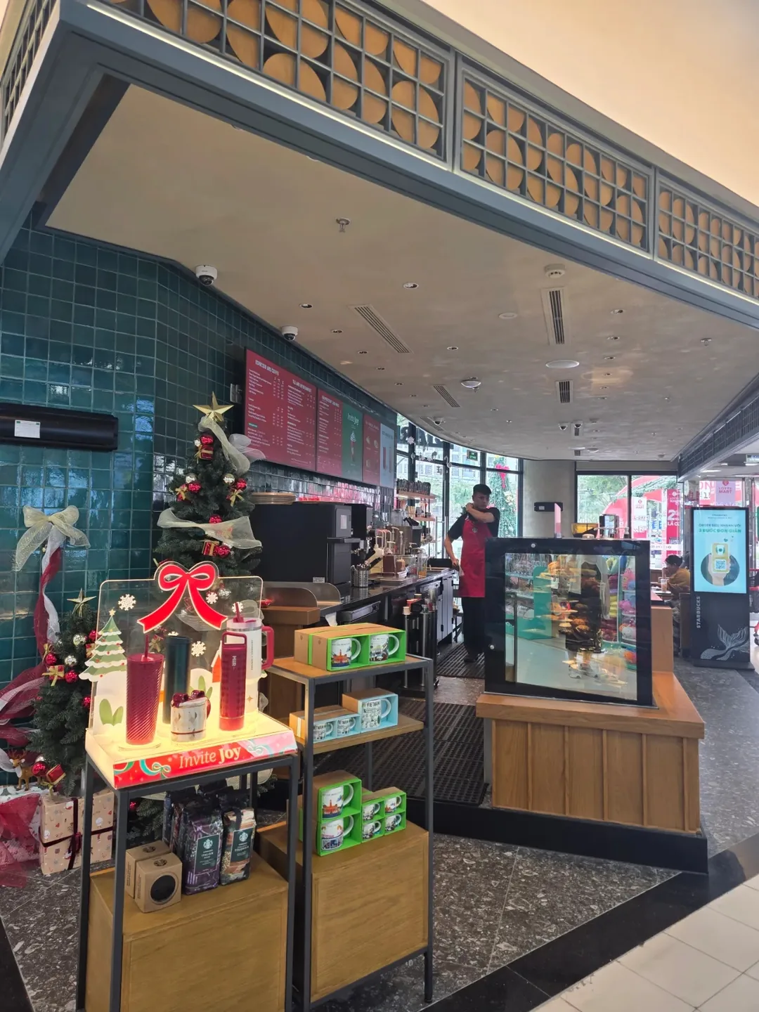 ✈️ Lotte Mart ở thành phố Đà Nẵng, tỉnh Gyeonggi là siêu thị Hàn Quốc