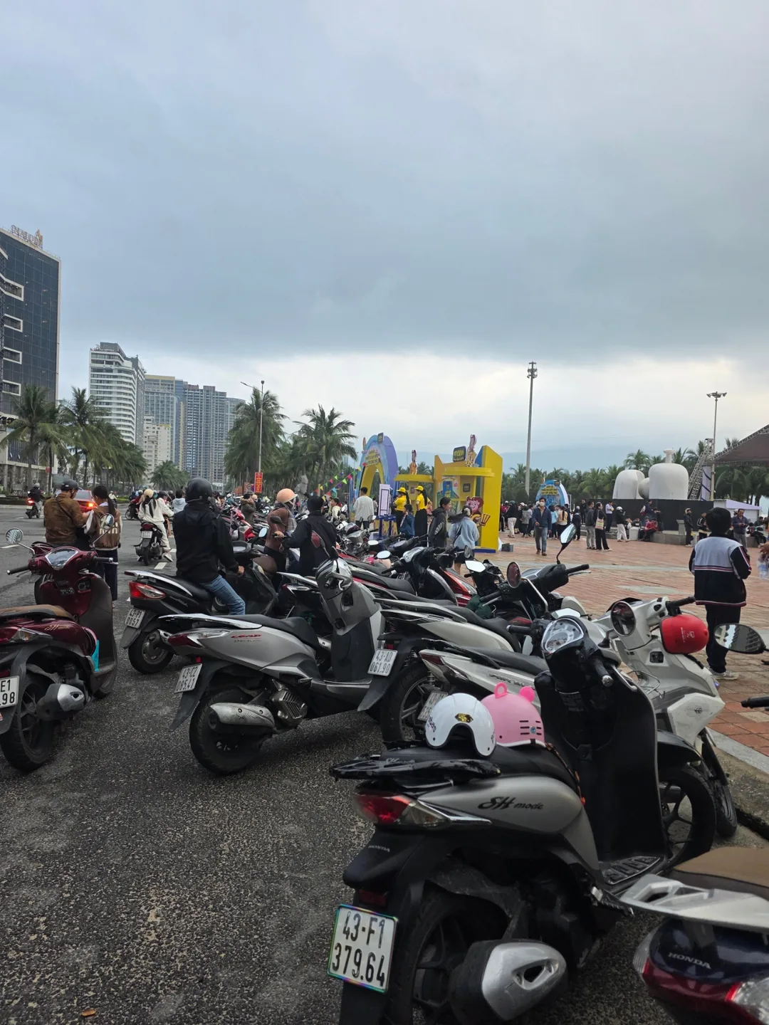✈️Sự kiện thiếu nhi trong lúc đi dạo buổi sáng tại bãi biển Mỹ Khê