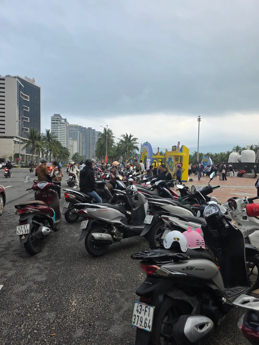 ✈️Sự kiện thiếu nhi trong lúc đi dạo buổi sáng tại bãi biển Mỹ Khê
