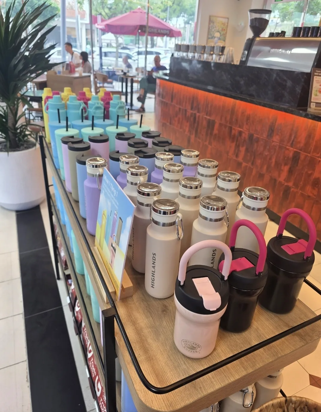 ✈️ Đà Nẵng Highlands Coffee - chi nhánh bãi biển Mỹ Khê