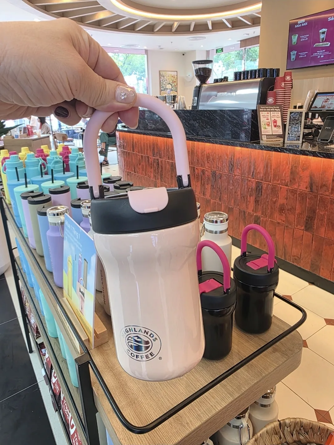 ✈️ Đà Nẵng Highlands Coffee - chi nhánh bãi biển Mỹ Khê