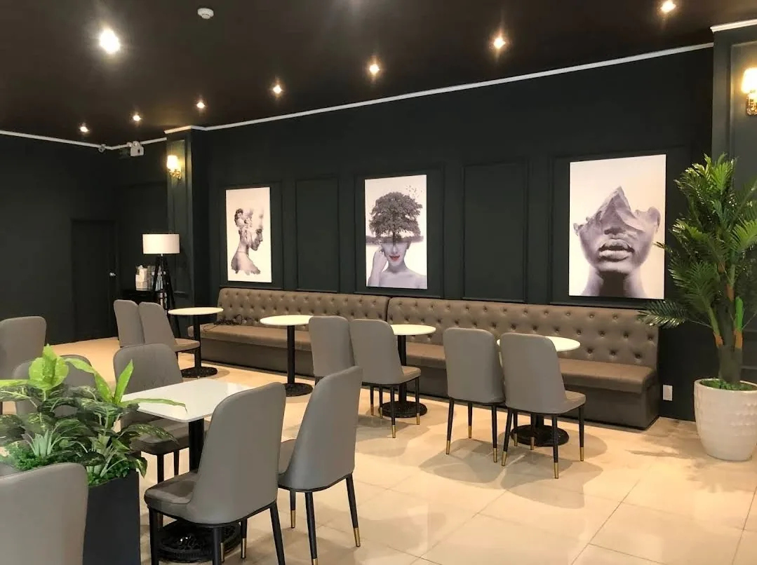 Quán cà phê lớn của người địa phương gần chợ Hàn — Angel Coffee, 87 Quang Trung