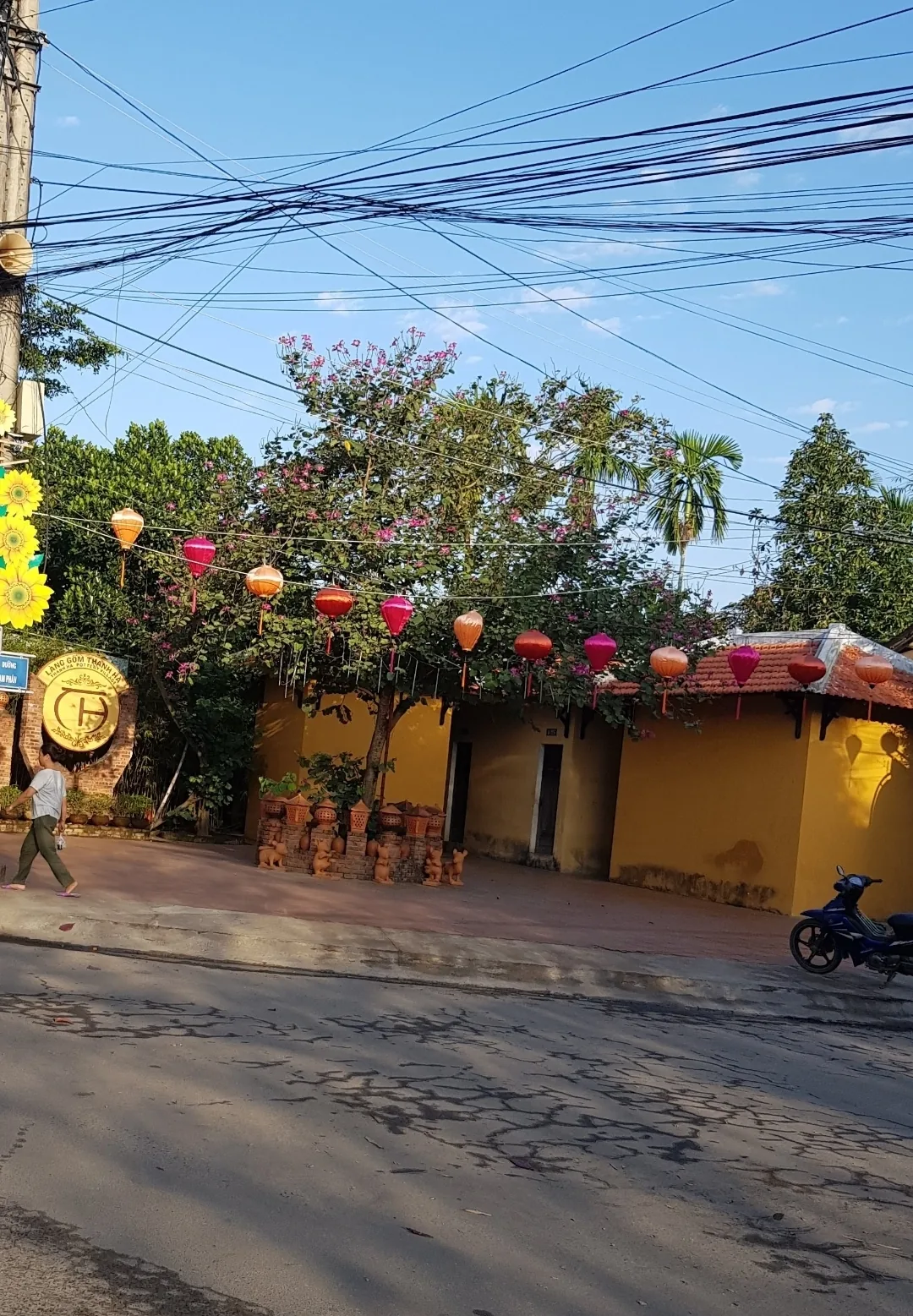 🌴 Hãy ghé thăm làng gốm Hội An nữa nhé.😍