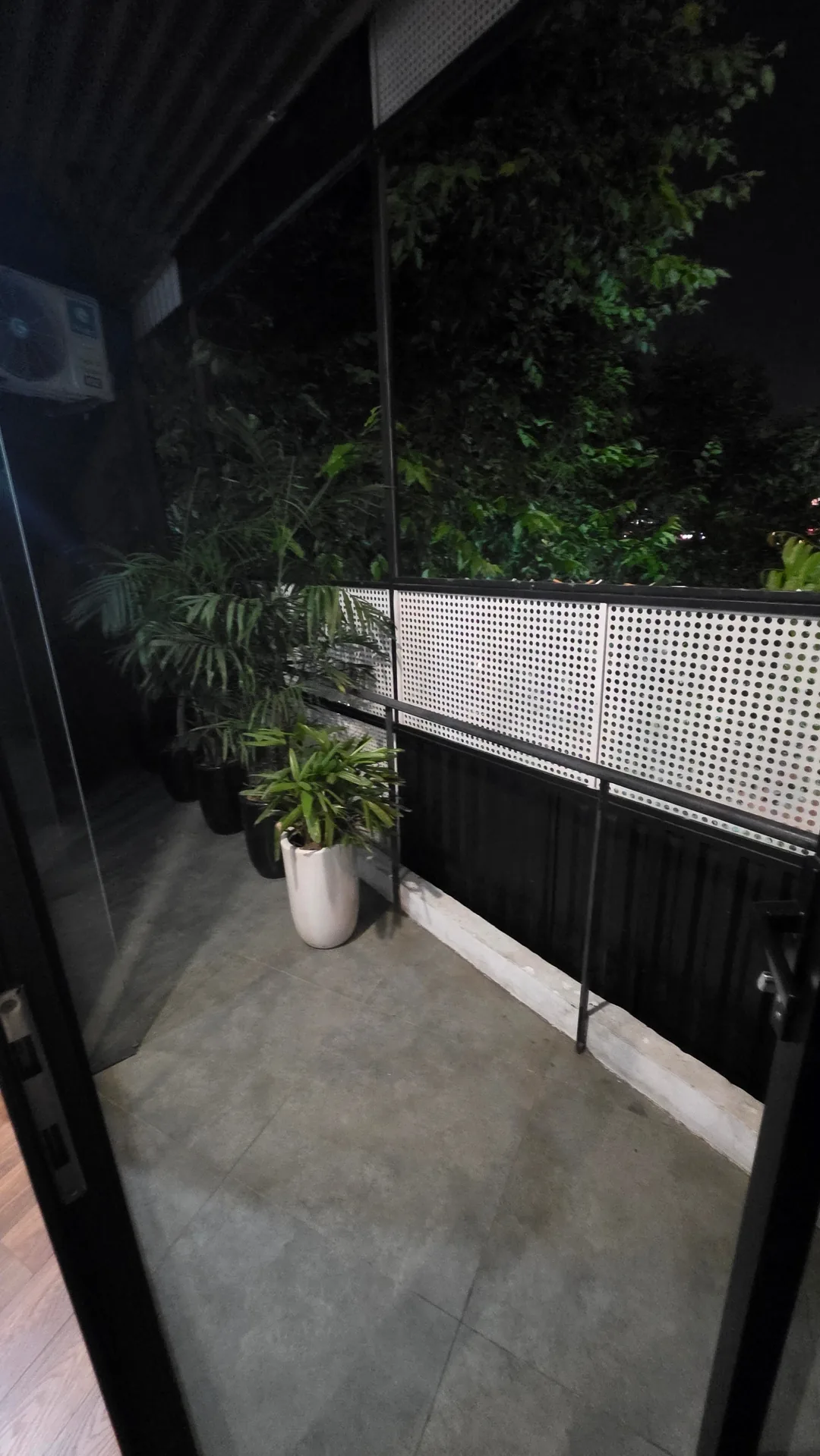 ✈️ Đến nơi vào ban đêm, lưu trú 0.5 đêm - Khách sạn con nhộng The Garden
The Garden Capsule Hotel