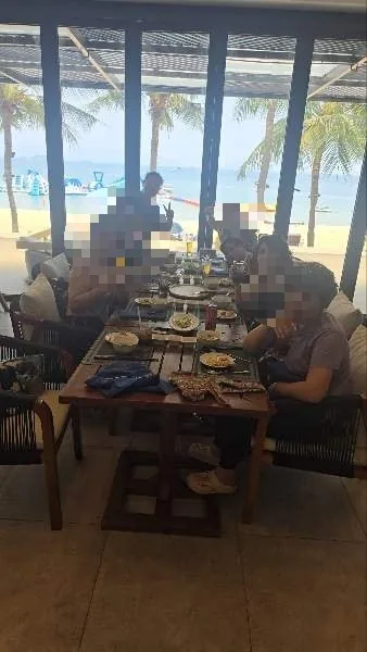✈️Ngày thứ 3 sẽ có lịch trình vui chơi với nước tại bãi biển Morae~ Tí tách tí tách!