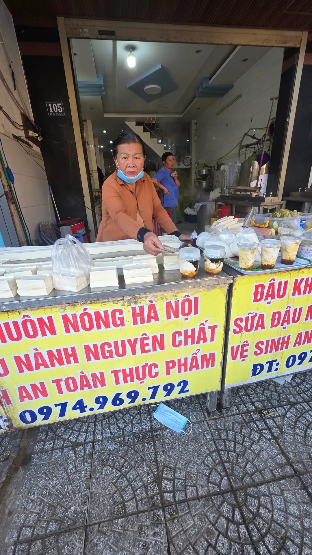 ✈️ Bánh snack cơm cháy (nurungji) bán rất chạy ở chợ truyền thống địa phương Mikevich đấy!😁