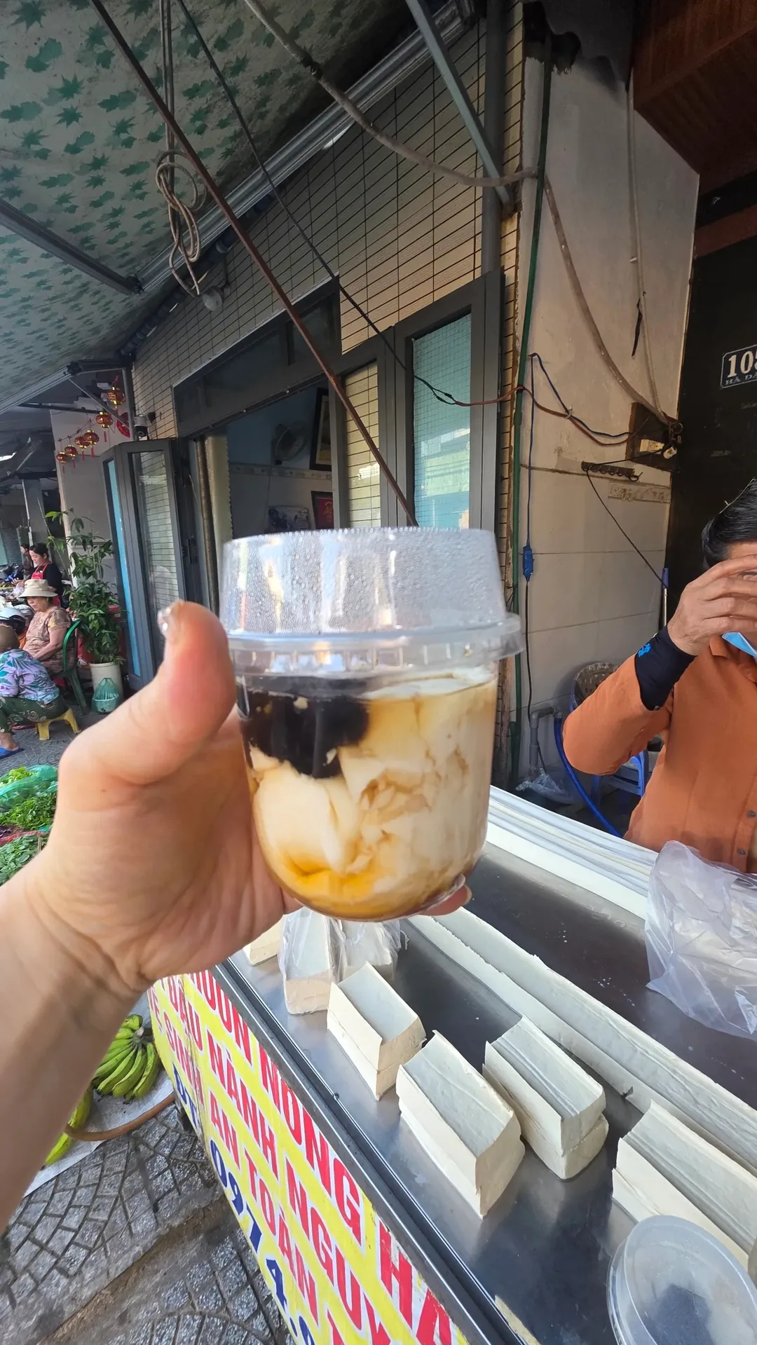 ✈️ Bánh snack cơm cháy (nurungji) bán rất chạy ở chợ truyền thống địa phương Mikevich đấy!😁