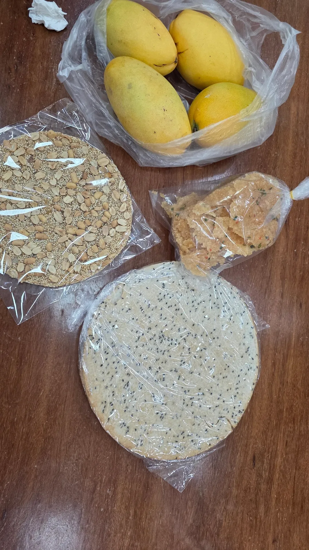 ✈️ Bánh snack cơm cháy (nurungji) bán rất chạy ở chợ truyền thống địa phương Mikevich đấy!😁