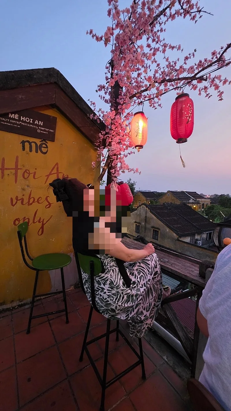 ✈️Khung cảnh sang chảnh quá! Lúc hoàng hôn thì nhất định phải đến quán cà phê rooftop ở Hội An để ngắm hoàng hôn~😄Mê Hội An Rooftop Coffee & Kitchen😘