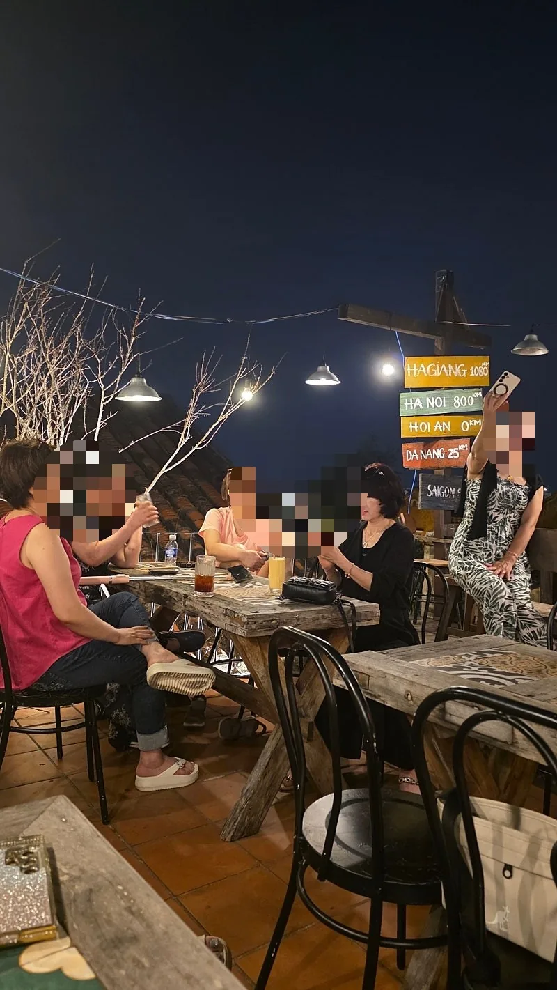 ✈️Khung cảnh sang chảnh quá! Lúc hoàng hôn thì nhất định phải đến quán cà phê rooftop ở Hội An để ngắm hoàng hôn~😄Mê Hội An Rooftop Coffee & Kitchen😘