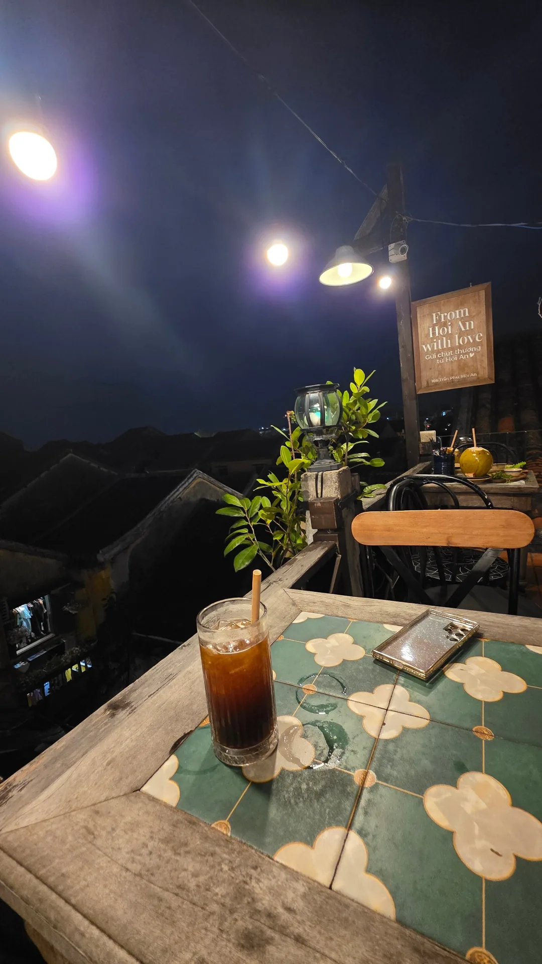 ✈️Khung cảnh sang chảnh quá! Lúc hoàng hôn thì nhất định phải đến quán cà phê rooftop ở Hội An để ngắm hoàng hôn~😄Mê Hội An Rooftop Coffee & Kitchen😘