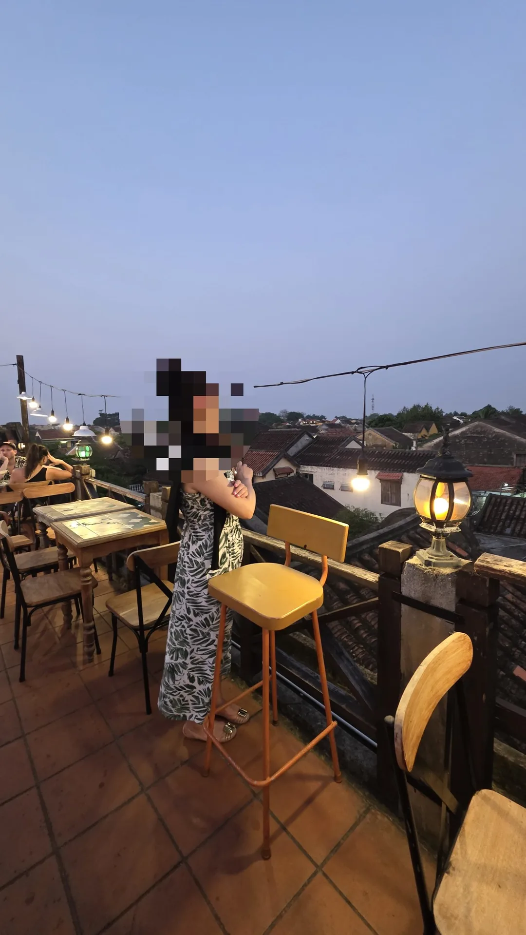✈️Khung cảnh sang chảnh quá! Lúc hoàng hôn thì nhất định phải đến quán cà phê rooftop ở Hội An để ngắm hoàng hôn~😄Mê Hội An Rooftop Coffee & Kitchen😘