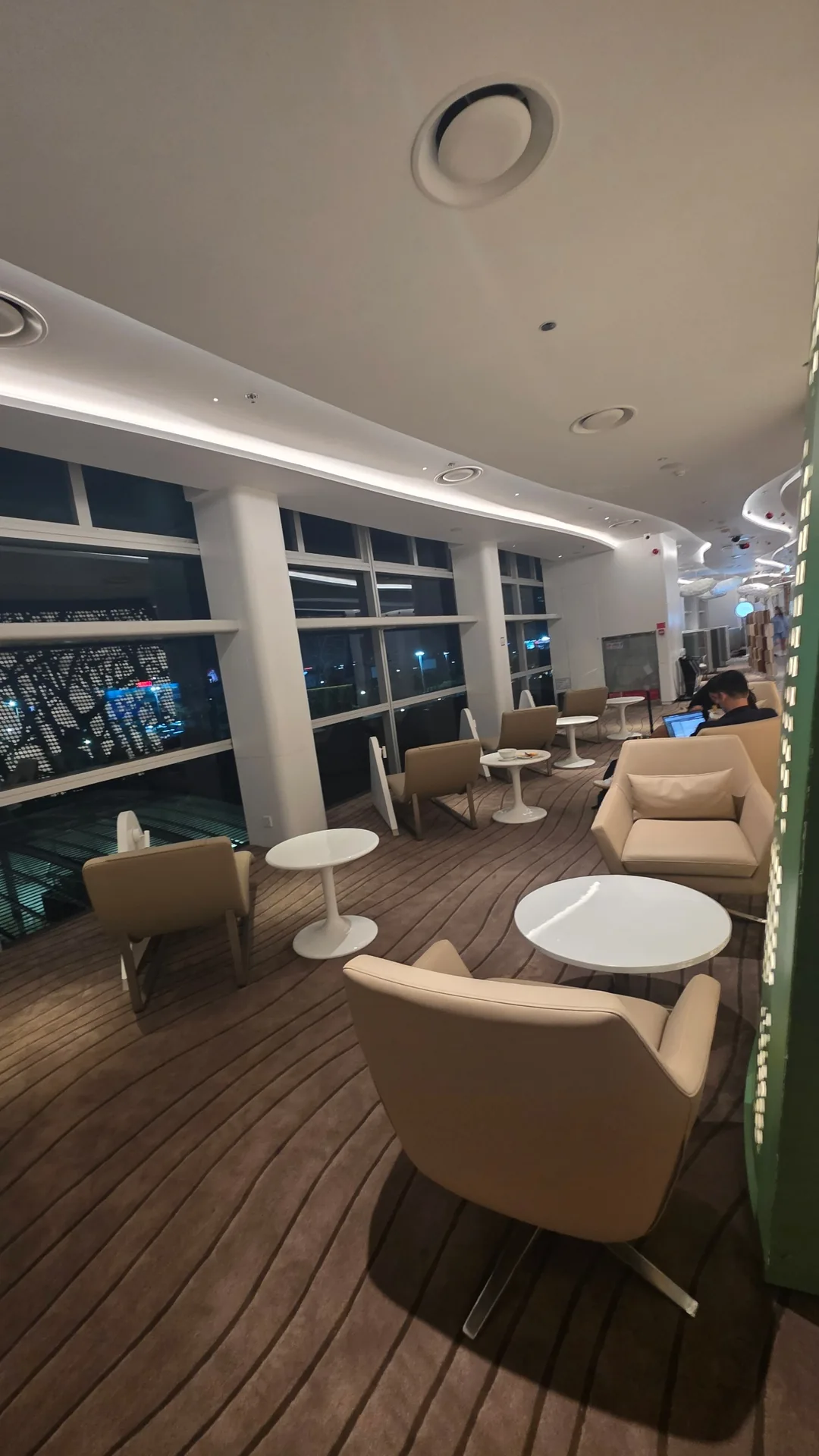 ✈️Khu miễn thuế sân bay Đà Nẵng Bandara Lounge🤩