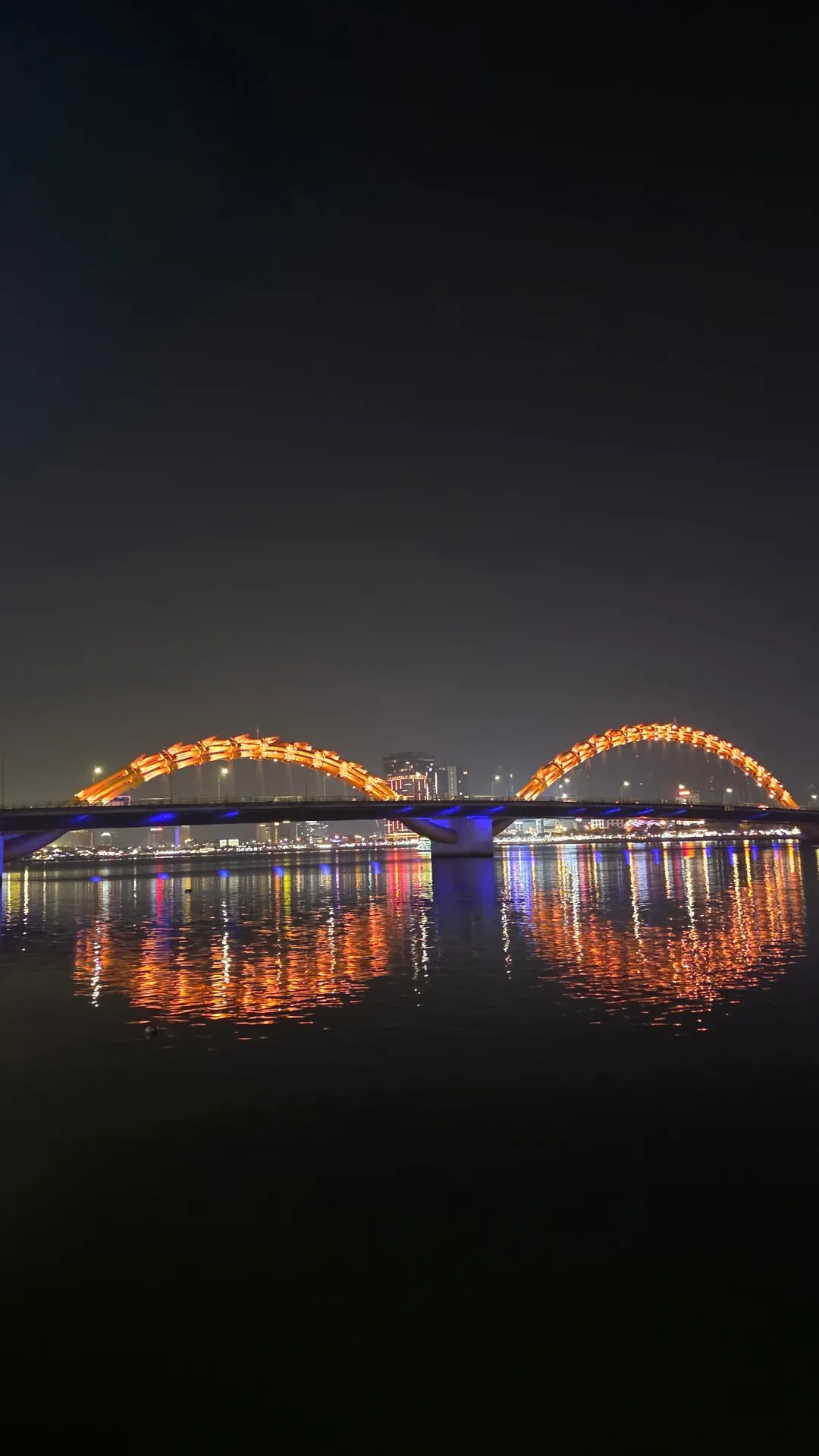 ✈️Cầu Tình Yêu Đà Nẵng😘 Phải khóa ổ khóa rồi còn phải xem biểu diễn đường phố nữa chứ😁