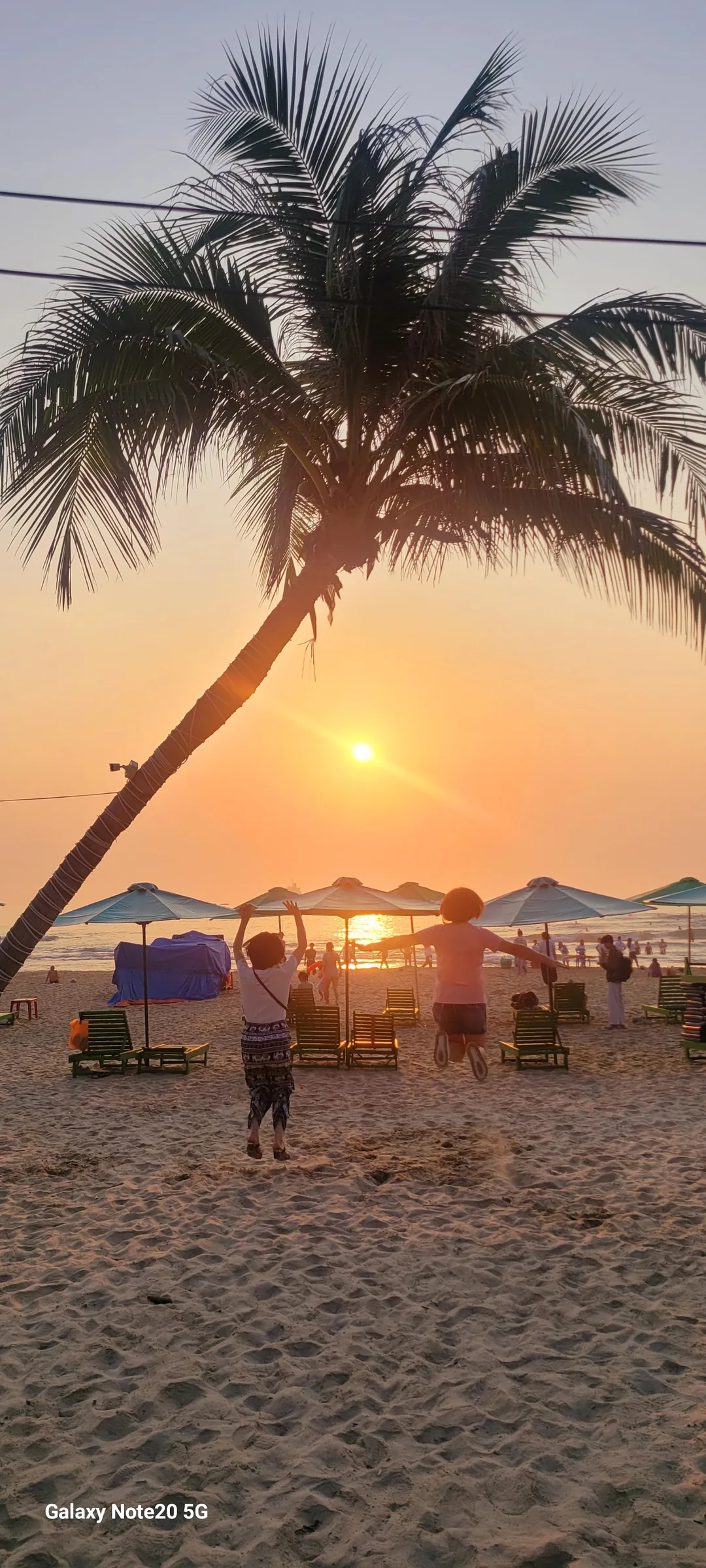 Ngắm bình minh ở biển Mỹ Khê và lấy tinh thần! Tập thể dục buổi sáng 😄