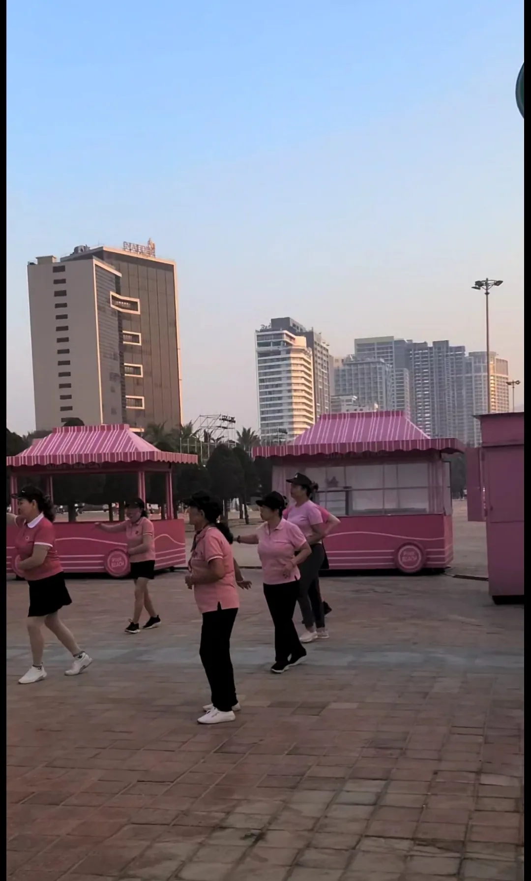 Ngắm bình minh ở biển Mỹ Khê và lấy tinh thần! Tập thể dục buổi sáng 😄