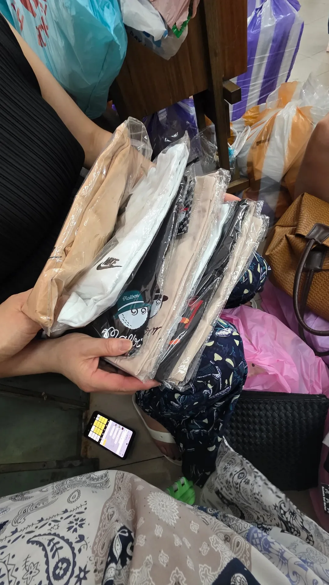 ✈️ Giờ mua sắm chợ Han😂😁
