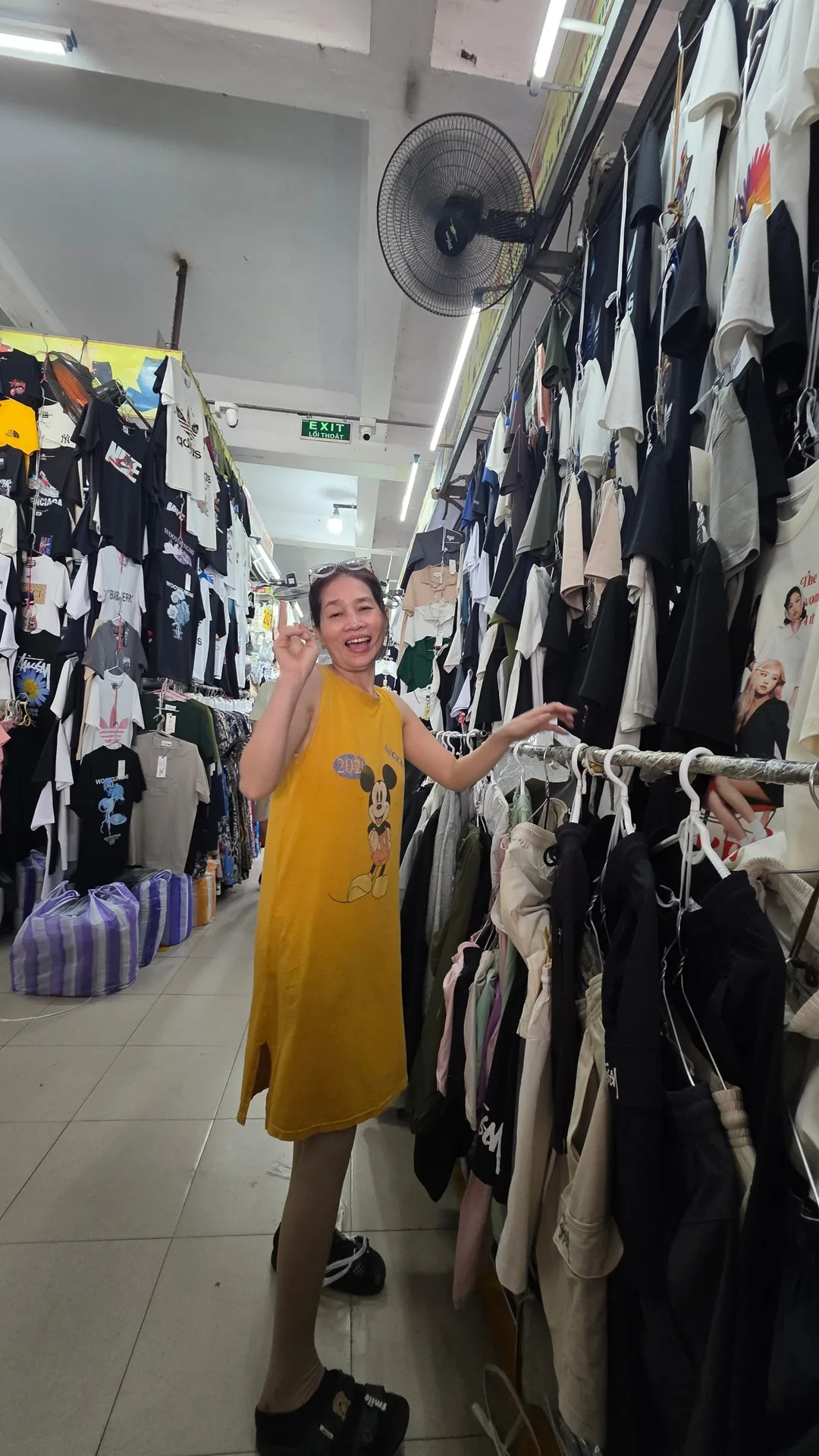 ✈️ Giờ mua sắm chợ Han😂😁