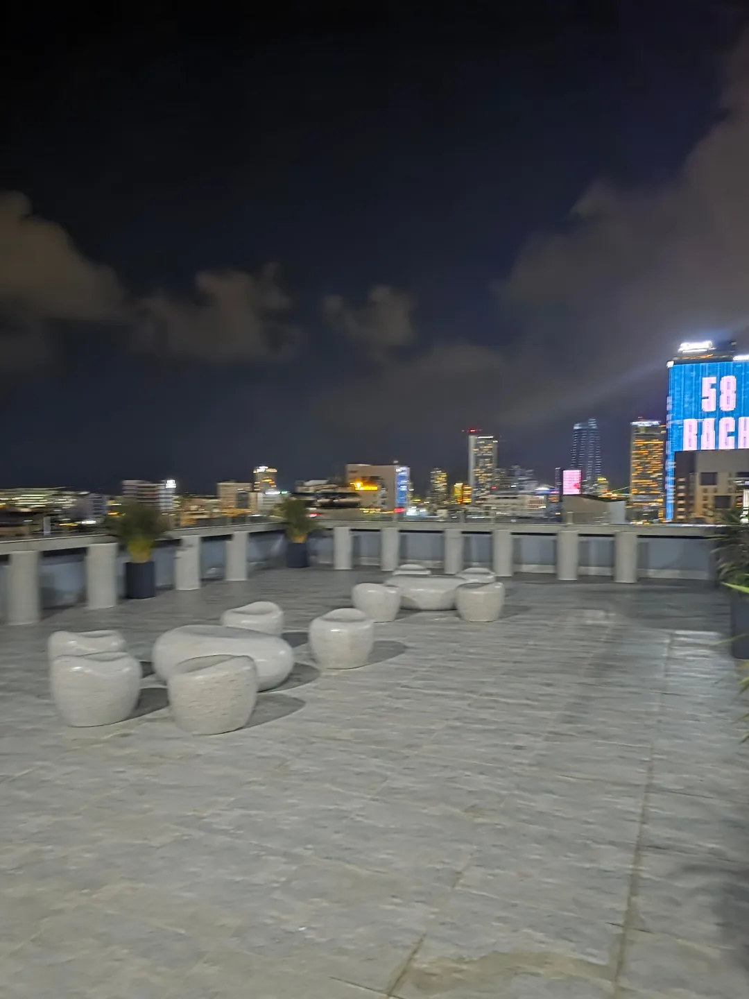 ✈️ Khách sạn Tân Phương Nam Galaxy cạnh chợ Hàn (Tan Phuong Nam Galaxy River Front Hotel)
