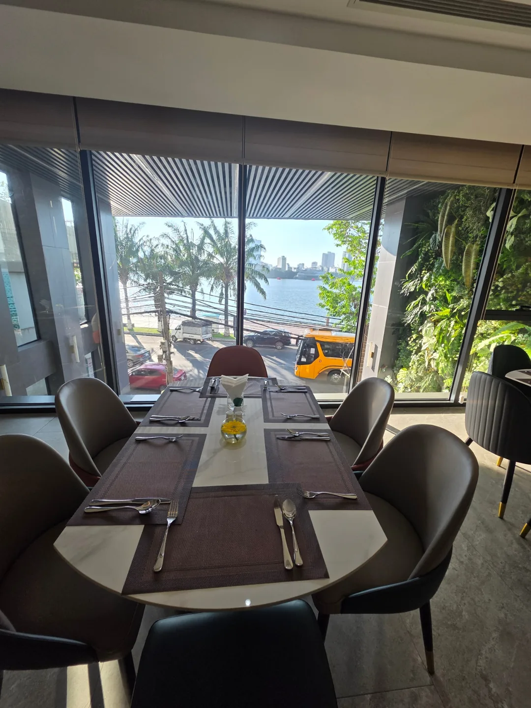 ✈️ Khách sạn Tân Phương Nam Galaxy cạnh chợ Hàn (Tan Phuong Nam Galaxy River Front Hotel)