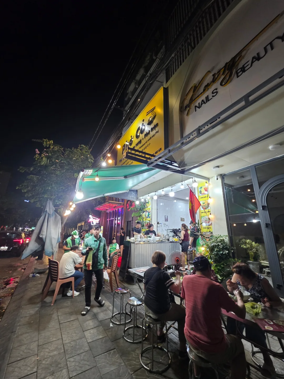 ✈️Pho Co - quán phở ngon gần chợ mà mình đã đến ăn khuya sau khi tới nơi vào ban đêm🤩