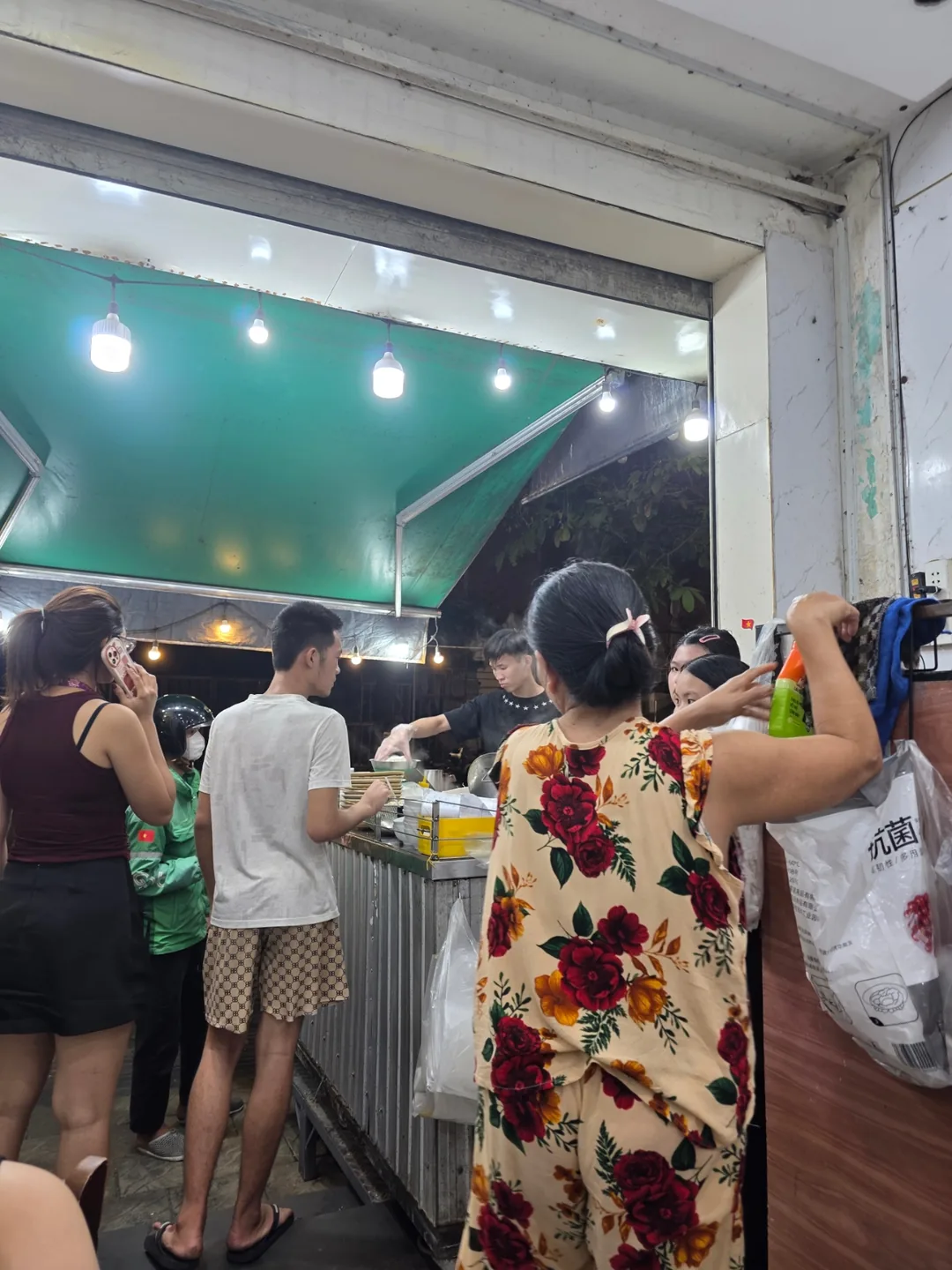 ✈️Pho Co - quán phở ngon gần chợ mà mình đã đến ăn khuya sau khi tới nơi vào ban đêm🤩