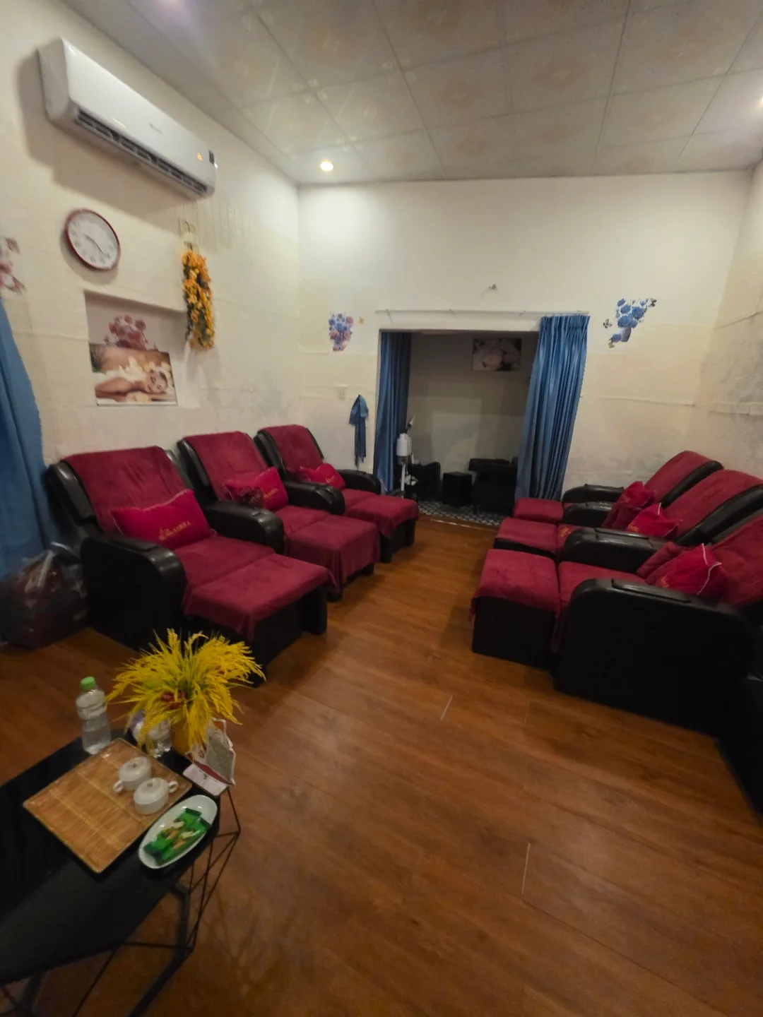 ✈️Ngay bên cạnh khách sạn Tân Phương Nam chợ Hàn, trong B Mart - massage địa phương Moom Spa