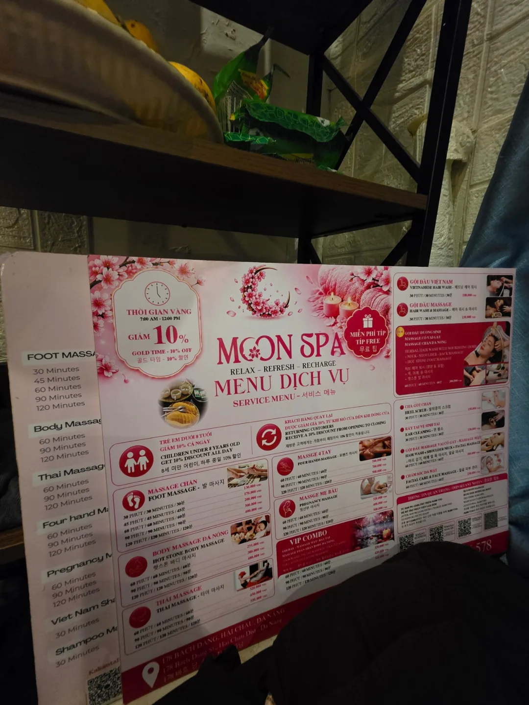 ✈️Ngay bên cạnh khách sạn Tân Phương Nam chợ Hàn, trong B Mart - massage địa phương Moom Spa