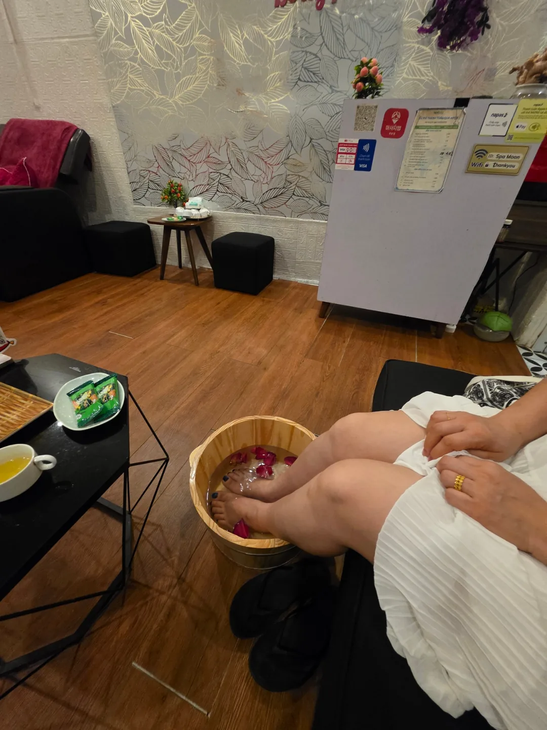 ✈️Ngay bên cạnh khách sạn Tân Phương Nam chợ Hàn, trong B Mart - massage địa phương Moom Spa