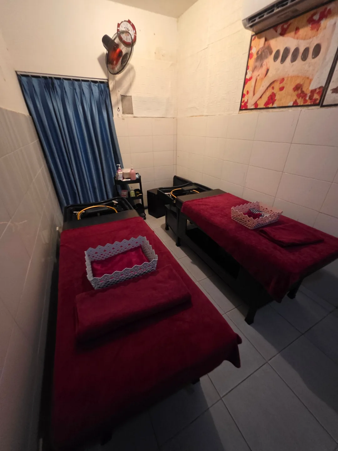 ✈️Ngay bên cạnh khách sạn Tân Phương Nam chợ Hàn, trong B Mart - massage địa phương Moom Spa