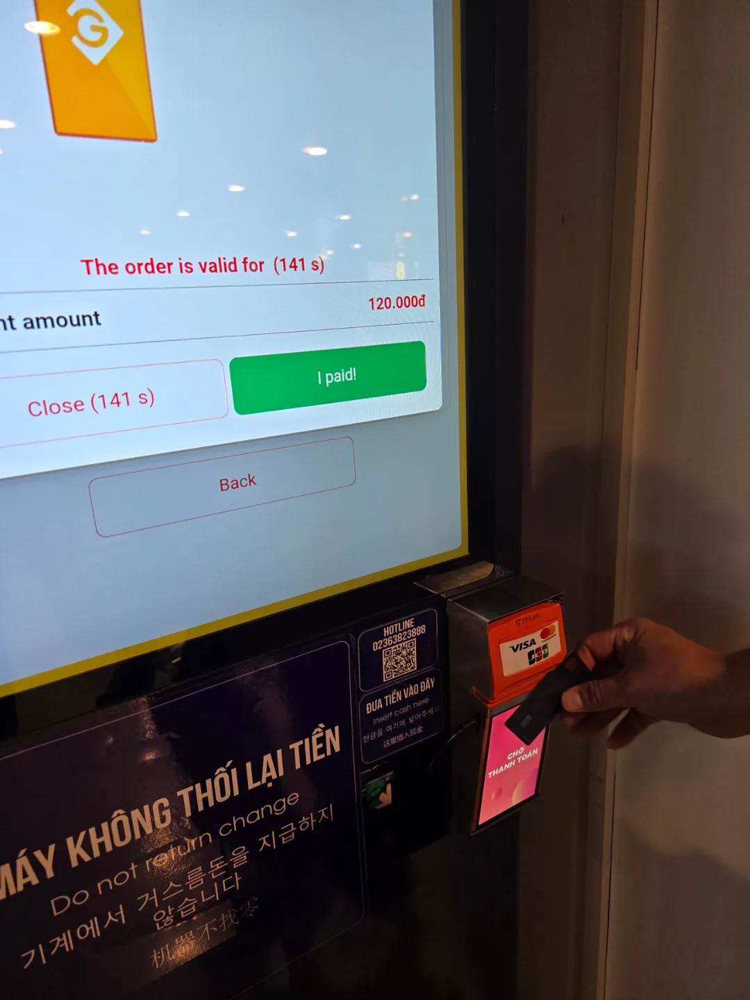 🇻🇳 Review chuyến đi 4 ngày ✈️ Mua nước đóng chai từ máy bán hàng tự động ở sân bay✈️