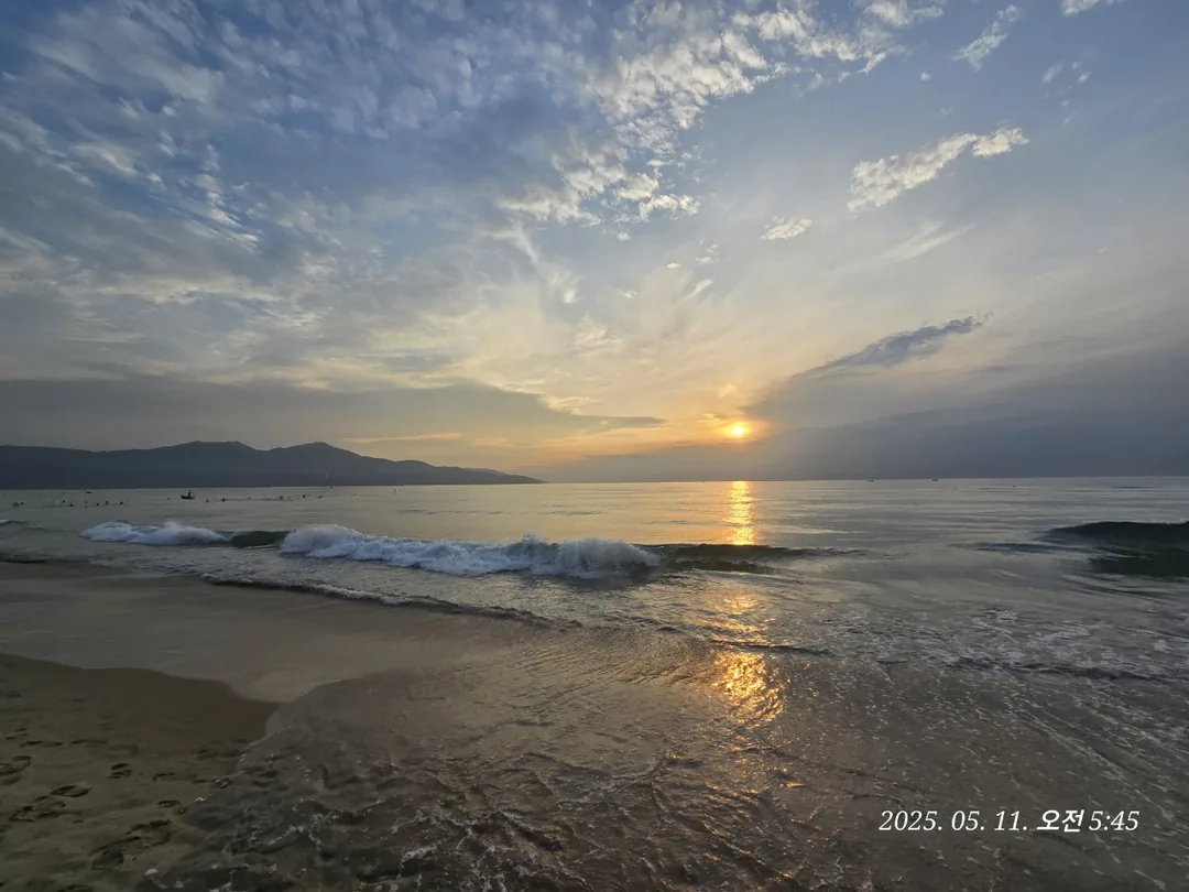🇻🇳 Buổi sáng ở biển Mỹ Khê~
