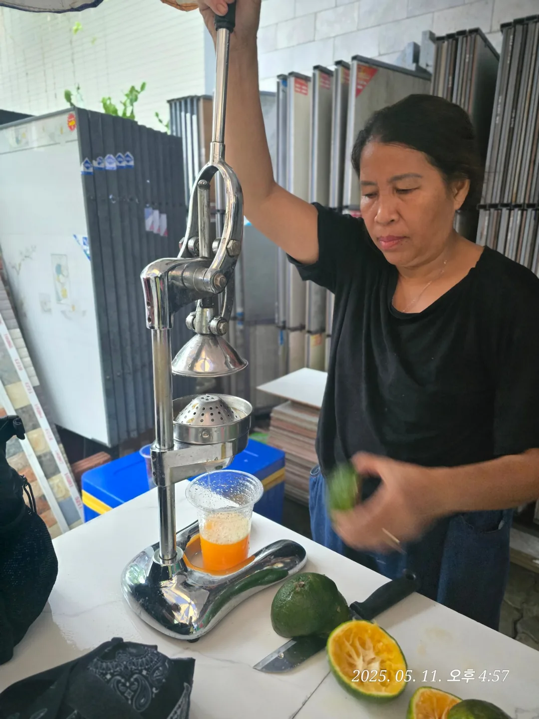 🇻🇳 Mưa cũng không nhịn được!🤣🤣🤣