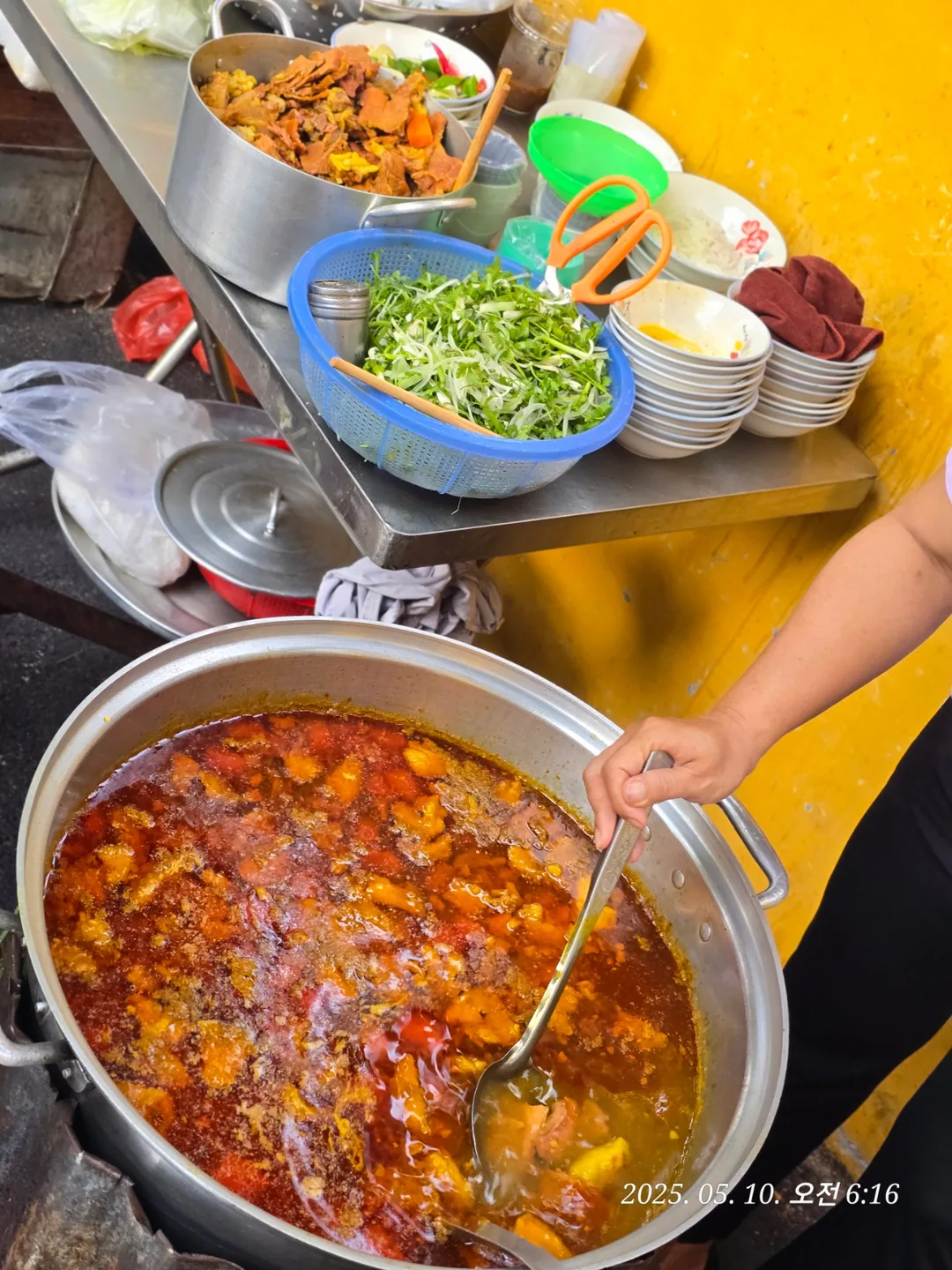 🇻🇳 Nhật ký du lịch Đà Nẵng ✈️ Ăn sáng bên vỉa hè ở Hội An 🥢