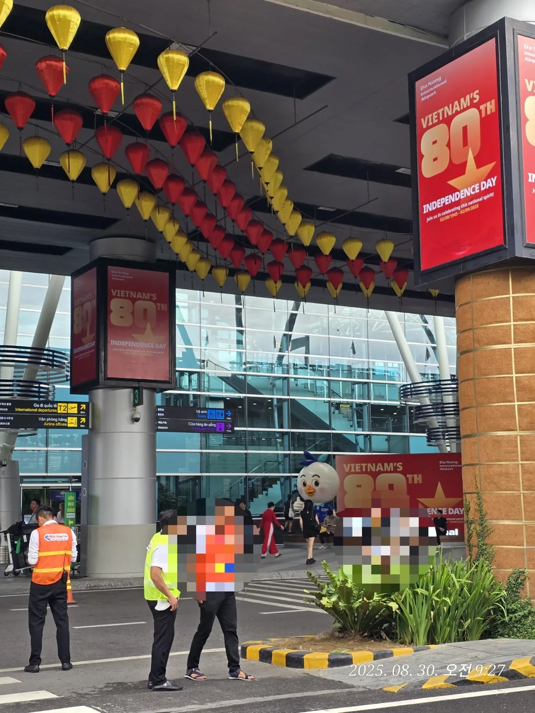 Review Đà Nẵng ✈️ Xe đón & đổi tiền ở chợ Hàn