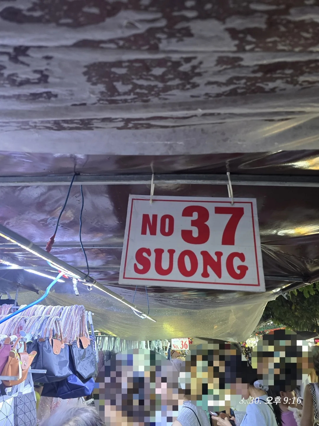 Review Đà Nẵng ✈️ Mua túi xách ở quầy số 37 chợ đêm Hội An!