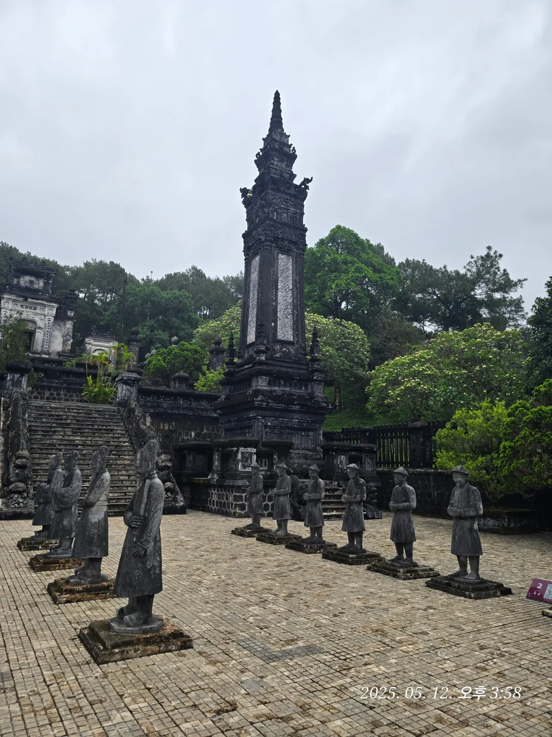 Review Đà Nẵng ✈️ Tham quan lăng Khải Định ở Huế
