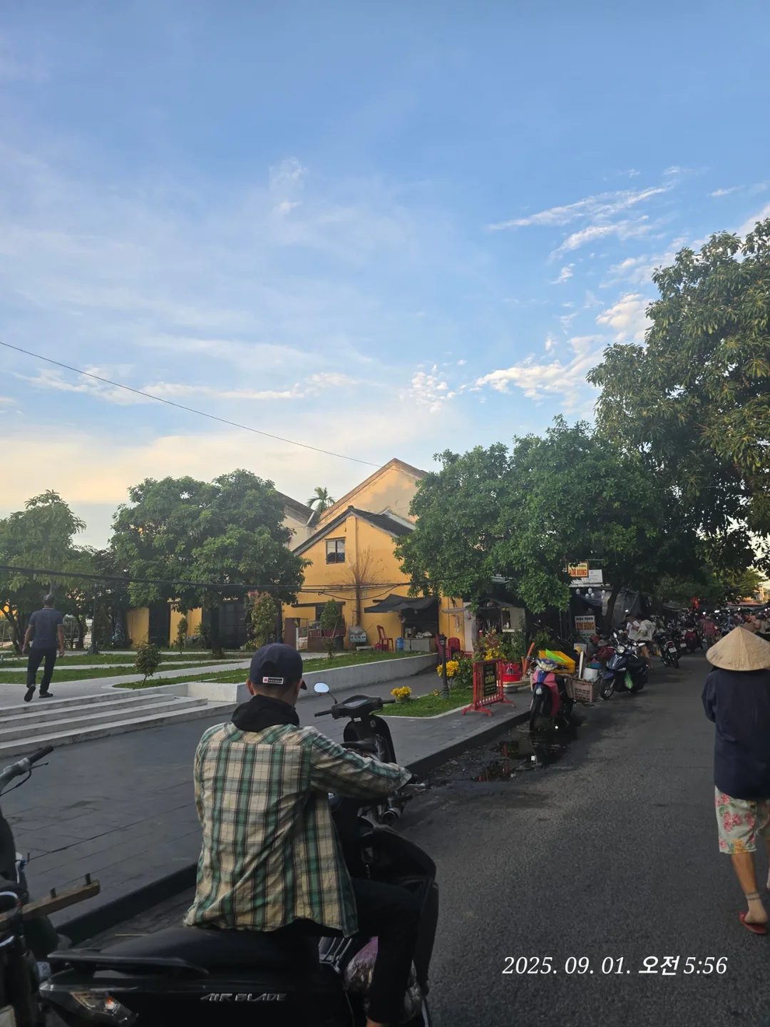 Review Đà Nẵng ✈️ Dạo quanh chợ sáng sớm Hội An