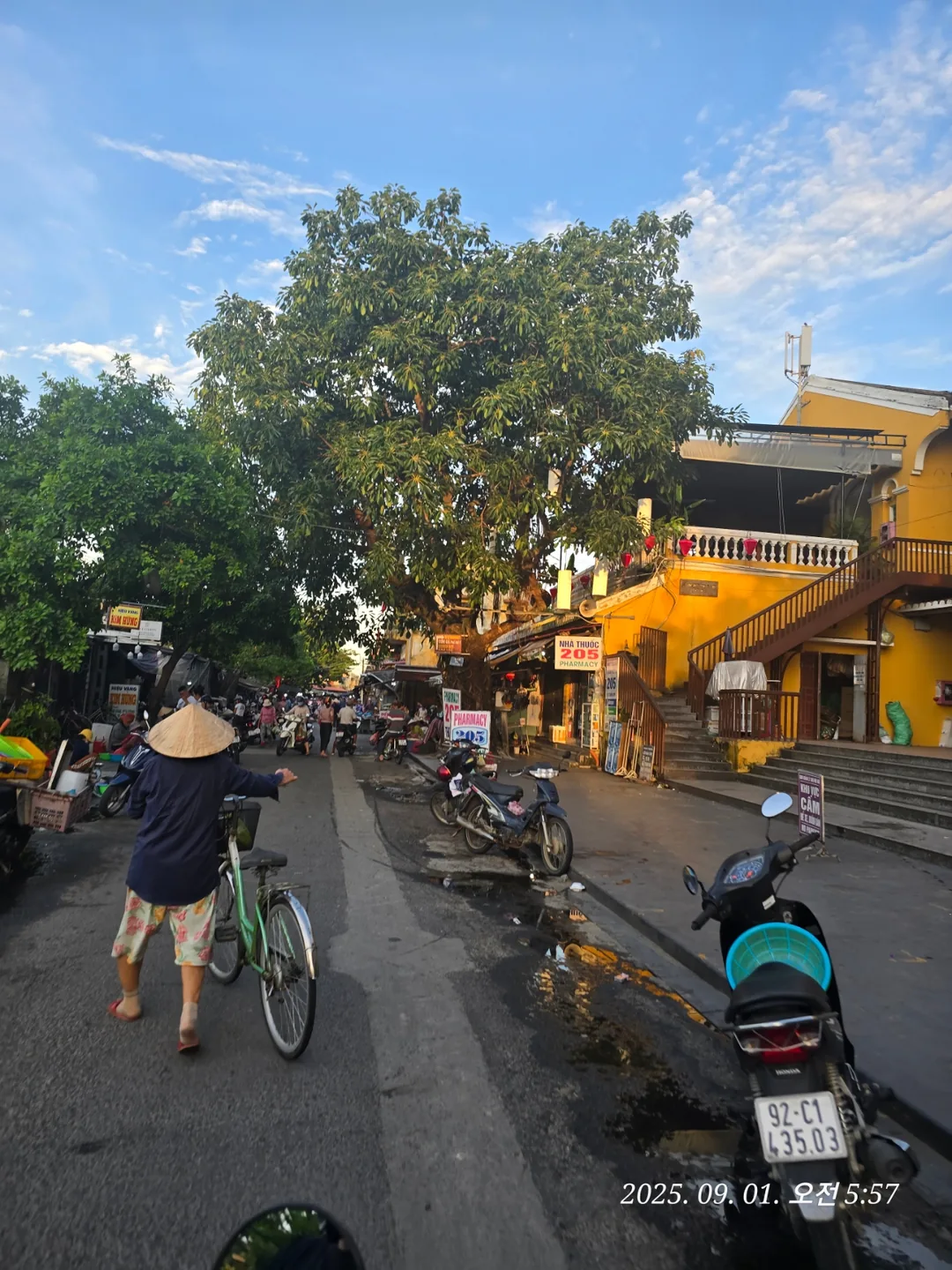 Review Đà Nẵng ✈️ Dạo quanh chợ sáng sớm Hội An