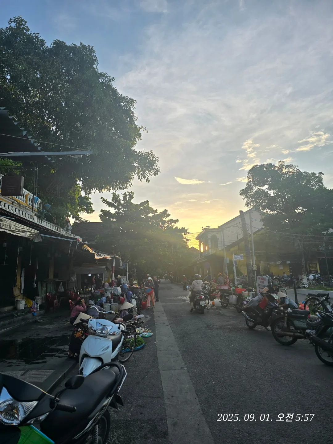 Review Đà Nẵng ✈️ Dạo quanh chợ sáng sớm Hội An