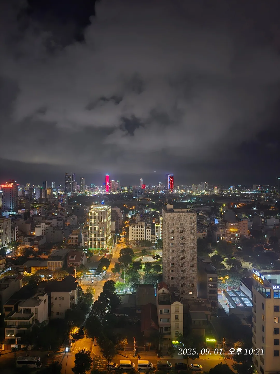 Review Đà Nẵng ✈️ Đi xe máy đến bãi đỗ xe khách sạn & ngắm cảnh đêm