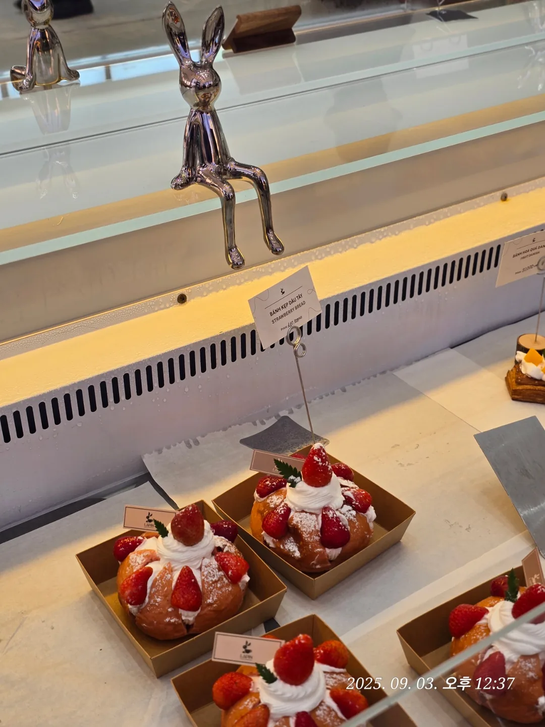 Review Đà Nẵng ✈️ Quán cà phê bánh ngọt lớn ở Đà Nẵng🍰